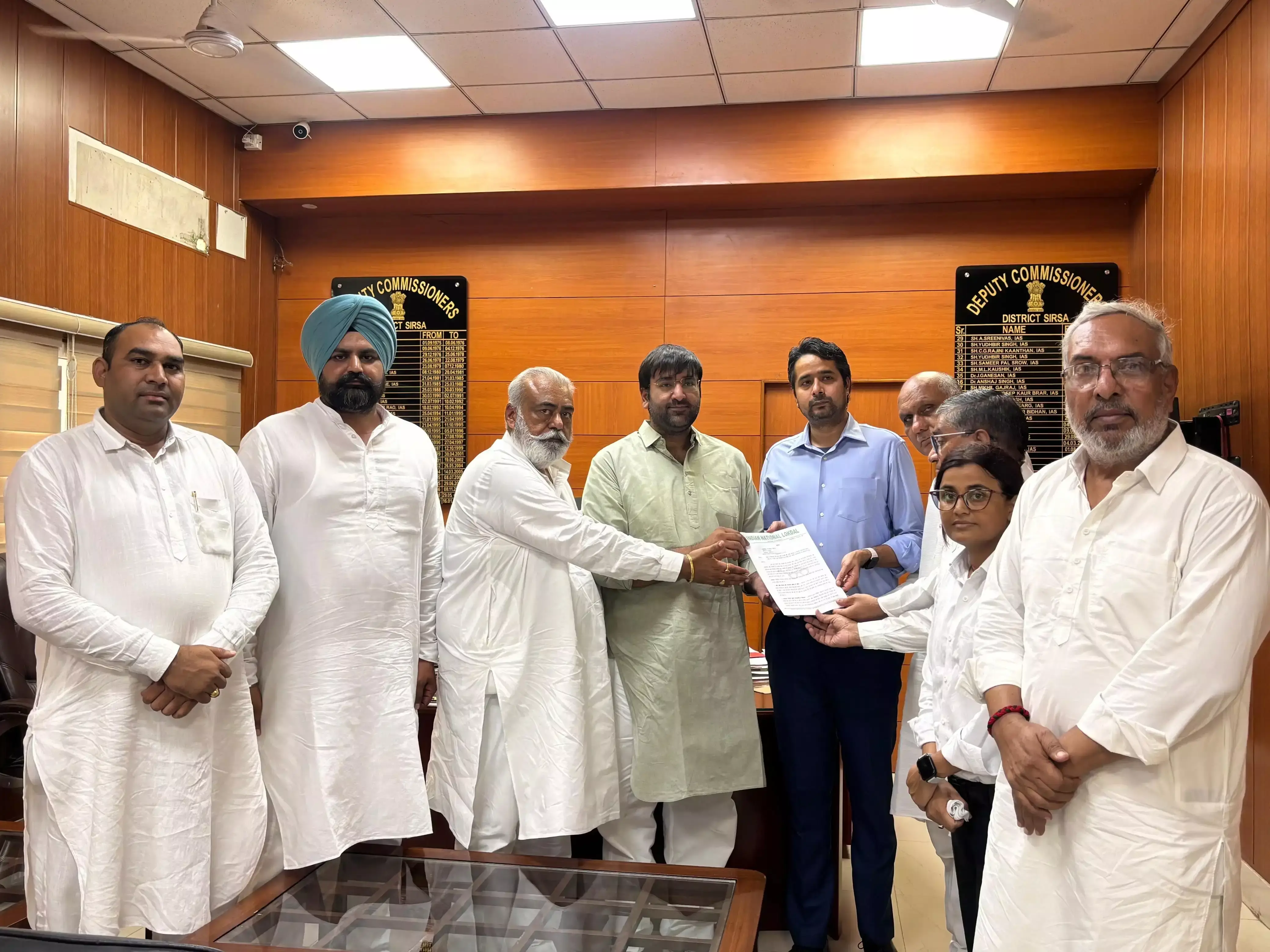 राज्यपाल के नाम ज्ञापन देकर उठाई किसान समस्याएं