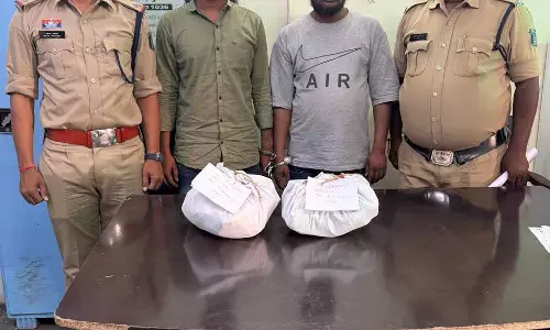 स्कूटी में नशीली कफ सिरप लेकर निकले दो आरोपी गिरफ्तार