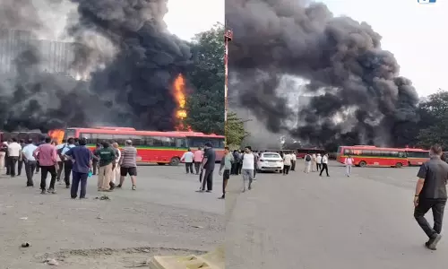 BREAKING: मुंबई बस डिपो में बड़ा हादसा, BEST की 10 बसें आग की चपेट में