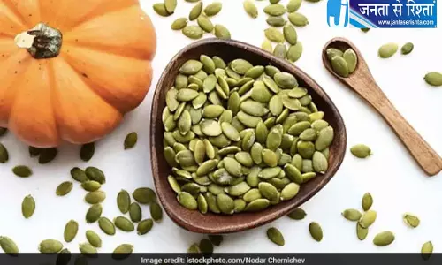 रोज की डाइट में ऐसे शामिल करें कद्दू के बीज