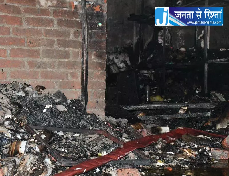 दिल्ली की कपड़ा फैक्ट्री में भीषण आग दिल्ली की कपड़ा फैक्ट्री में भीषण आग