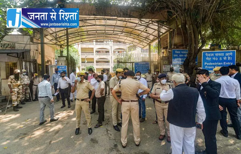 रोहिणी कोर्ट के वकील हड़ताल पर, पुलिस एंट्री रोकने का ऐलान रोहिणी कोर्ट के वकील हड़ताल पर, पुलिस एंट्री रोकने का ऐलान