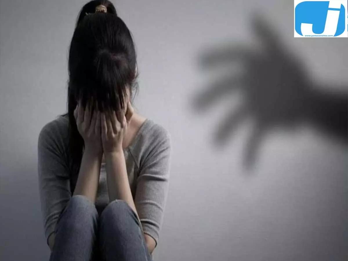 छात्रा से चलती कार में दुष्कर्म, वीडियो बनाकर ब्लैकमेल का आरोप छात्रा से चलती कार में दुष्कर्म, वीडियो बनाकर ब्लैकमेल का आरोप