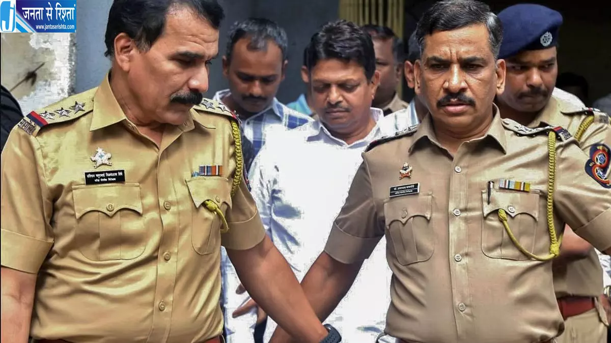 डॉक्टर पर हमले के मामले में शिवसेना पार्षद समेत 4 ने किया सरेंडर डॉक्टर पर हमले के मामले में शिवसेना पार्षद समेत 4 ने किया सरेंडर