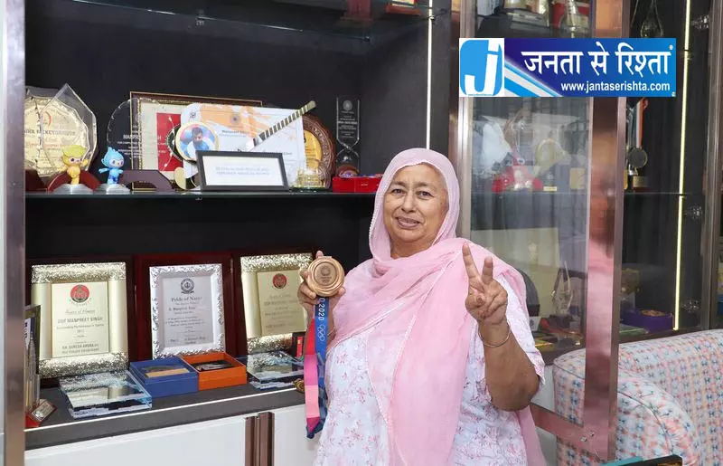हॉकी में बेटियों ने जीता गोल्ड, मीठापुर में जश्न हॉकी में बेटियों ने जीता गोल्ड, मीठापुर में जश्न