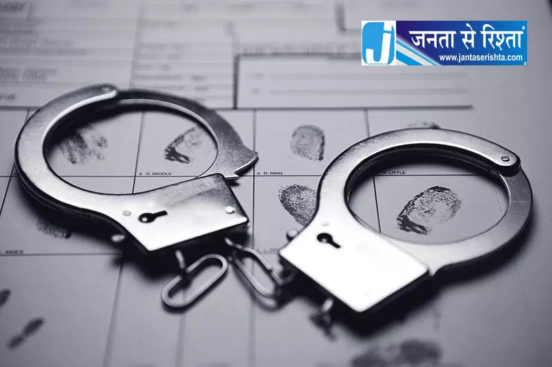 शोरूम मालिक हत्याकांड में इनामी आरोपी गिरफ्तार शोरूम मालिक हत्याकांड में इनामी आरोपी गिरफ्तार