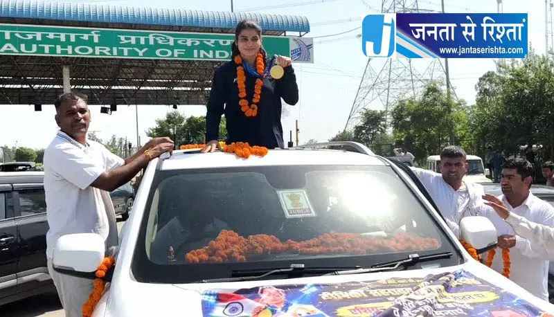 दीपिका की जीत पर रोहतक गांव में जश्न का माहौल दीपिका की जीत पर रोहतक गांव में जश्न का माहौल