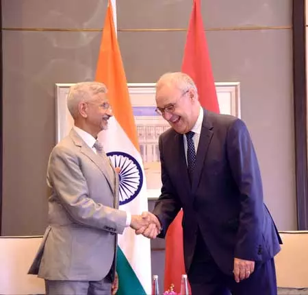 विदेश मंत्री जयशंकर ने स्विस राष्ट्रपति से मुलाकात की, भारत-स्विट्जरलैंड संबंधों को और मजबूत करने पर जोर विदेश मंत्री जयशंकर ने स्विस राष्ट्रपति से मुलाकात की, भारत-स्विट्जरलैंड संबंधों को और मजबूत करने पर जोर
