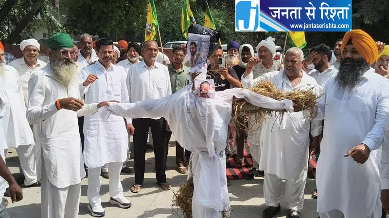 धान खरीद में देरी पर घरौंडा में किसानों का विरोध धान खरीद में देरी पर घरौंडा में किसानों का विरोध