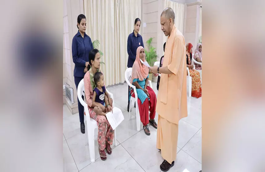 जनता दर्शन: सीएम योगी ने कहा- उचित समस्या को लेकर दूसरी बार फरियादी आए तो जवाबदेही तय जनता दर्शन: सीएम योगी ने कहा- उचित समस्या को लेकर दूसरी बार फरियादी आए तो जवाबदेही तय