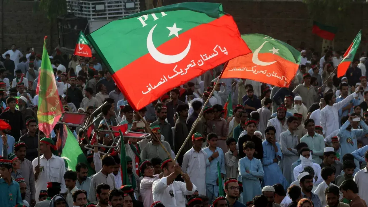 पाकिस्तान में बड़ा राजनीतिक संकट: PTI से बात टूटी, KP में टकराव तय पाकिस्तान में बड़ा राजनीतिक संकट: PTI से बात टूटी, KP में टकराव तय