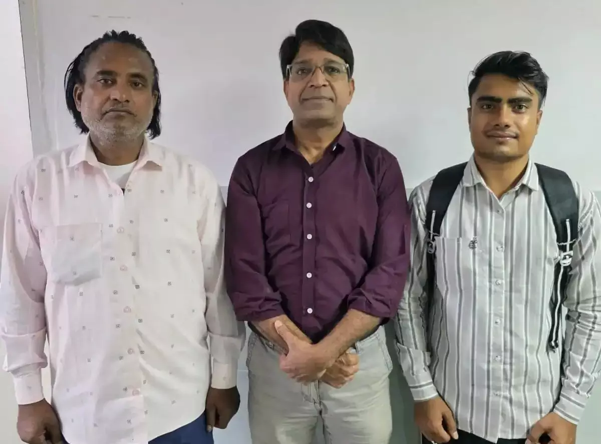 नाक की समस्या से जूझ रहे पिता-पुत्र का ऑपरेशन नाक की समस्या से जूझ रहे पिता-पुत्र का ऑपरेशन