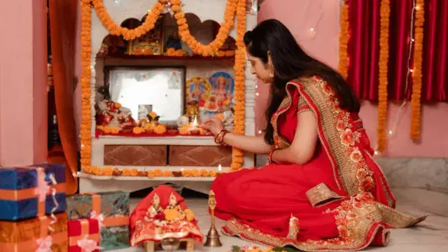 नवरात्रि से पहले ऐसे करें घर के मंदिर की सफाई नवरात्रि से पहले ऐसे करें घर के मंदिर की सफाई
