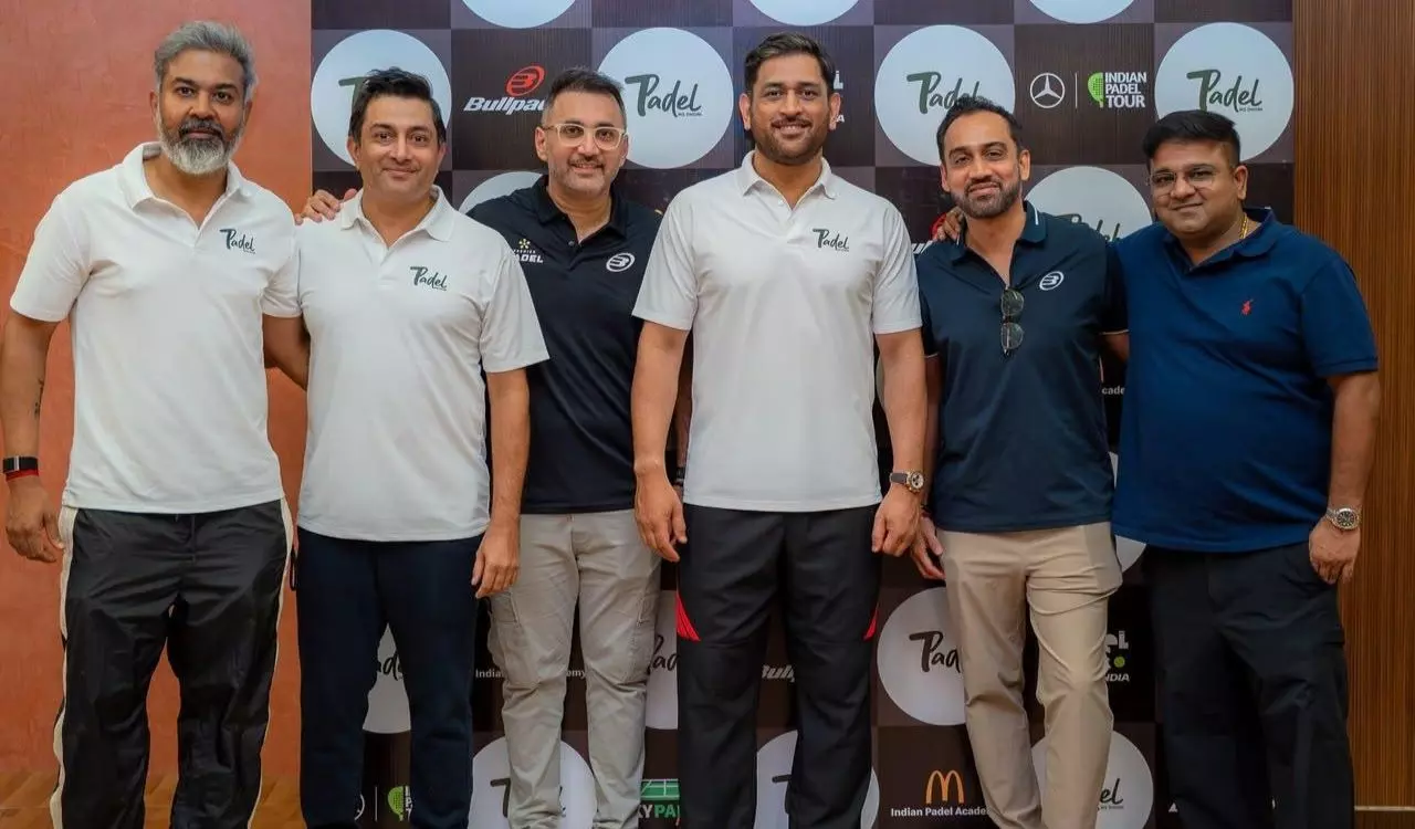 धोनी ने हैदराबाद में किया 7पैडेल स्पोर्ट्स सेंटर का उद्घाटन धोनी ने हैदराबाद में किया 7पैडेल स्पोर्ट्स सेंटर का उद्घाटन