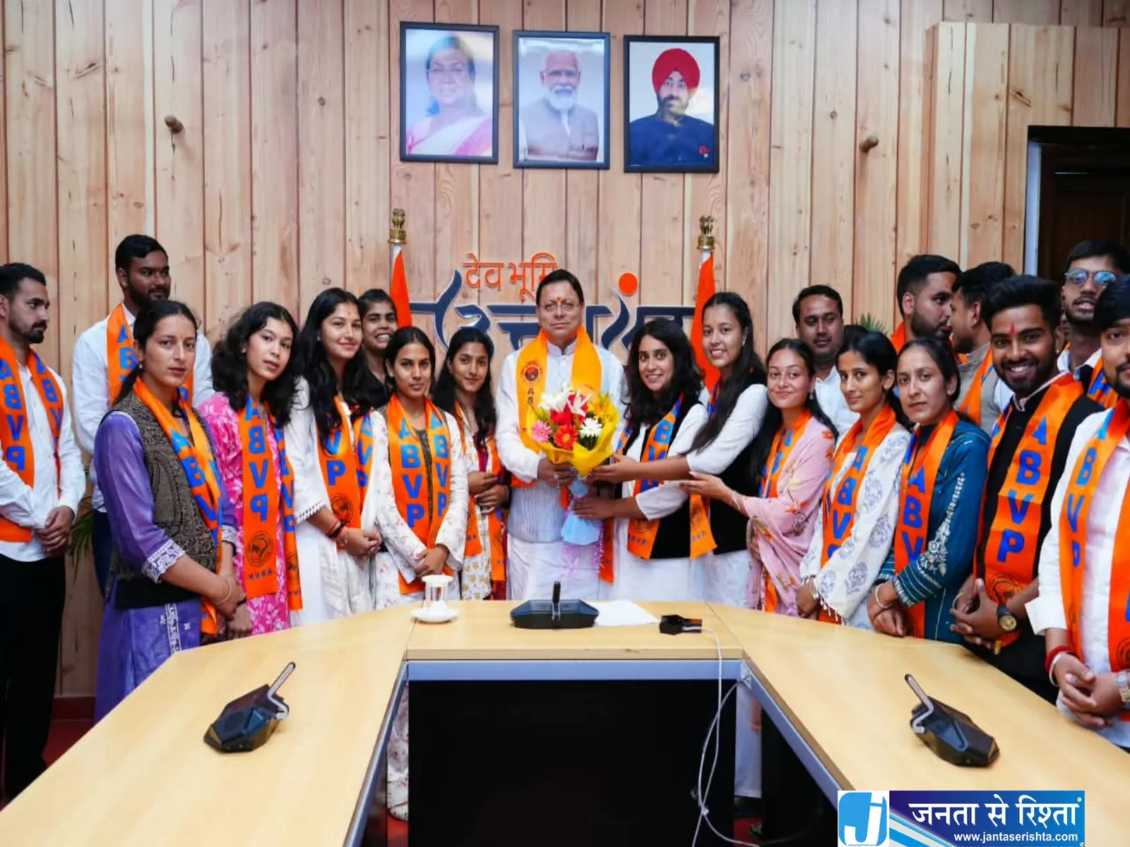 ABVP पदाधिकारियों से मिले CM धामी जीत पर दी बधाई ABVP पदाधिकारियों से मिले CM धामी जीत पर दी बधाई