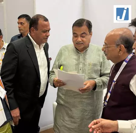 तेलंगाना के लिए नितिन गडकरी से वेंकट रेड्डी की मांग तेलंगाना के लिए नितिन गडकरी से वेंकट रेड्डी की मांग