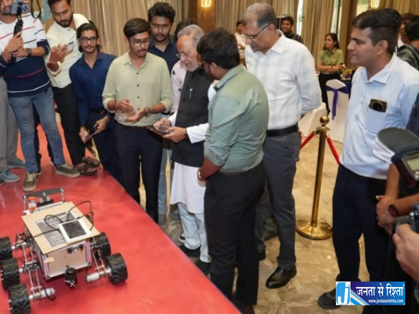 गुजरात में AI रोबोटिक्स का महासंग्राम 52 टीमें दिखाएंगी हुनर गुजरात में AI रोबोटिक्स का महासंग्राम 52 टीमें दिखाएंगी हुनर