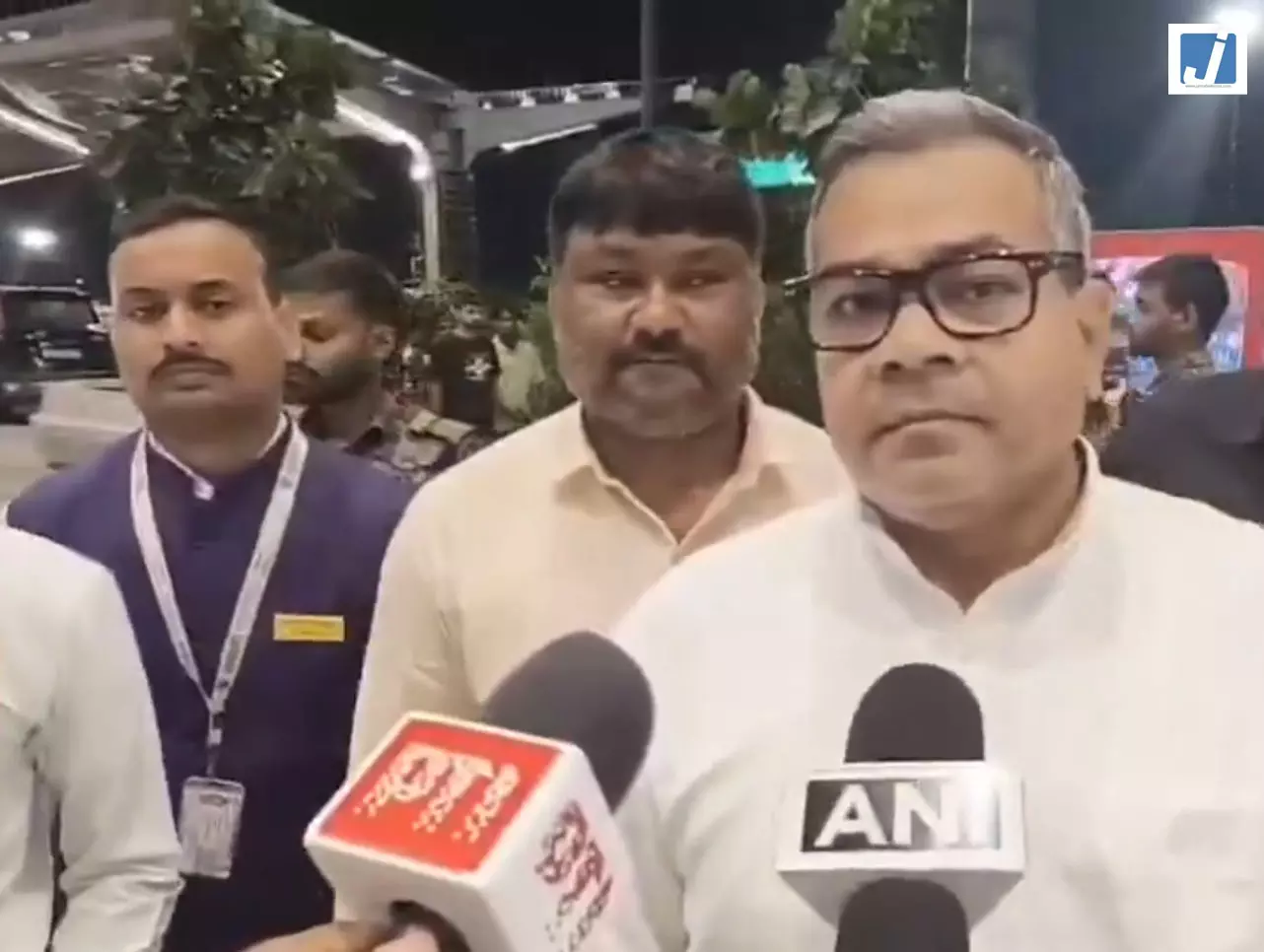 यूपी की सभी 403 सीटों पर LJP की तैयारी, गठबंधन पर अरुण भारती ने दिया बड़ा बयान यूपी की सभी 403 सीटों पर LJP की तैयारी, गठबंधन पर अरुण भारती ने दिया बड़ा बयान