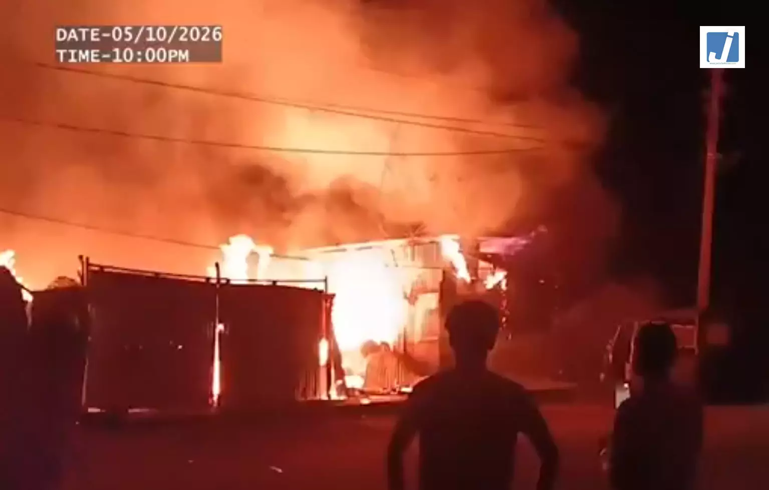 FIRE BREAKING: नयापारा चौक में भीषण आग, पिठा बेचने वाली झोपड़ियां चपेट में FIRE BREAKING: नयापारा चौक में भीषण आग, पिठा बेचने वाली झोपड़ियां चपेट में
