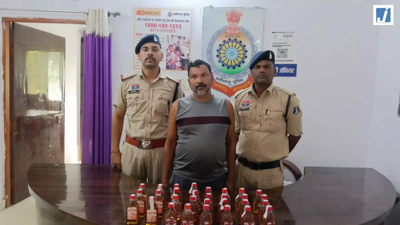 झीट में अवैध शराब बेचते आरोपी गिरफ्तार, 30 पौवा और बिक्री रकम जब्त झीट में अवैध शराब बेचते आरोपी गिरफ्तार, 30 पौवा और बिक्री रकम जब्त