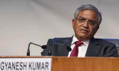 ज्ञानेश कुमार के फैसलों पर सवाल, सुप्रीम कोर्ट ने EC को भेजा नोटिस ज्ञानेश कुमार के फैसलों पर सवाल, सुप्रीम कोर्ट ने EC को भेजा नोटिस