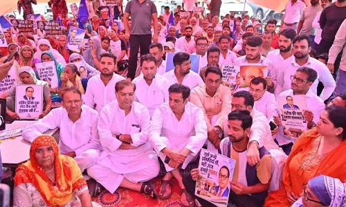 आली गांव में मकान तोड़ने का दिल्ली कांग्रेस ने किया विरोध आली गांव में मकान तोड़ने का दिल्ली कांग्रेस ने किया विरोध