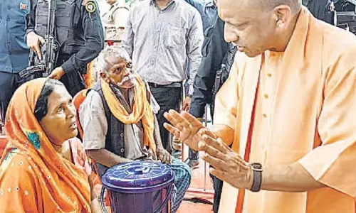 गोमती की बाढ़ से लखनऊ बेहाल, एक लाख से ज्यादा लोग पलायन को मजबूर