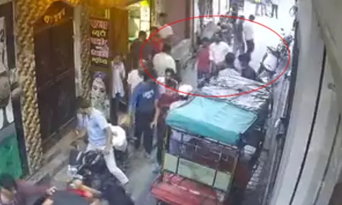 बहन को बॉयफ्रेंड संग देखा, भाइयों ने कैफे के बाहर युवक को पीटा