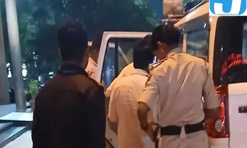 महिला आरक्षी के पति की मौत पर सवाल, पुलिस ने दोनों एंगल से शुरू की जांच महिला आरक्षी के पति की मौत पर सवाल, पुलिस ने दोनों एंगल से शुरू की जांच