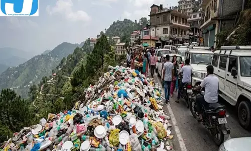 टूरिस्ट बढ़े तो कचरा भी बढ़ा, मसूरी की सफाई व्यवस्था पर भारी बोझ