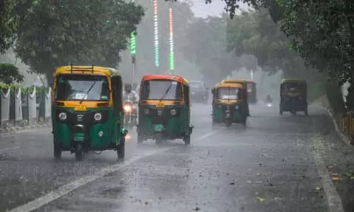 दिल्ली-एनसीआर में आज और कल बारिश की संभावना, तेज हवाओं से प्रदूषण में आई मामूली राहत दिल्ली-एनसीआर में आज और कल बारिश की संभावना, तेज हवाओं से प्रदूषण में आई मामूली राहत