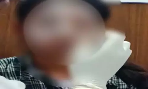 लव प्रपोजल ठुकराने पर पुलिसकर्मी की बेटी पर एसिड अटैक, मुख्य आरोपी पुलिसकर्मी का बेटा अरेस्ट लव प्रपोजल ठुकराने पर पुलिसकर्मी की बेटी पर एसिड अटैक, मुख्य आरोपी पुलिसकर्मी का बेटा अरेस्ट