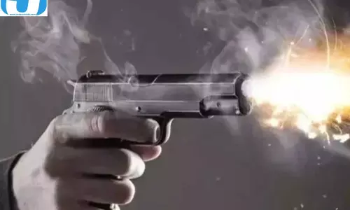 दिल्ली में युवक पर ताबड़तोड़ फायरिंग, बचाने आई मौसी को भी चाकू मारा
