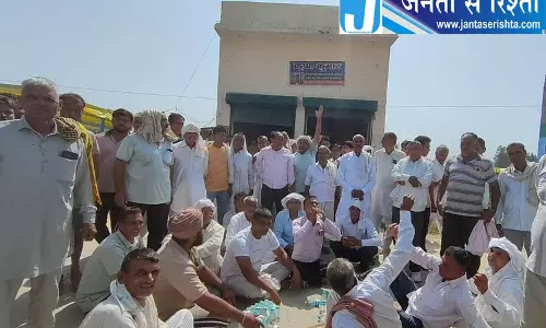 धान खरीद में देरी से किसान नाराज, करनाल में सड़क जाम धान खरीद में देरी से किसान नाराज, करनाल में सड़क जाम