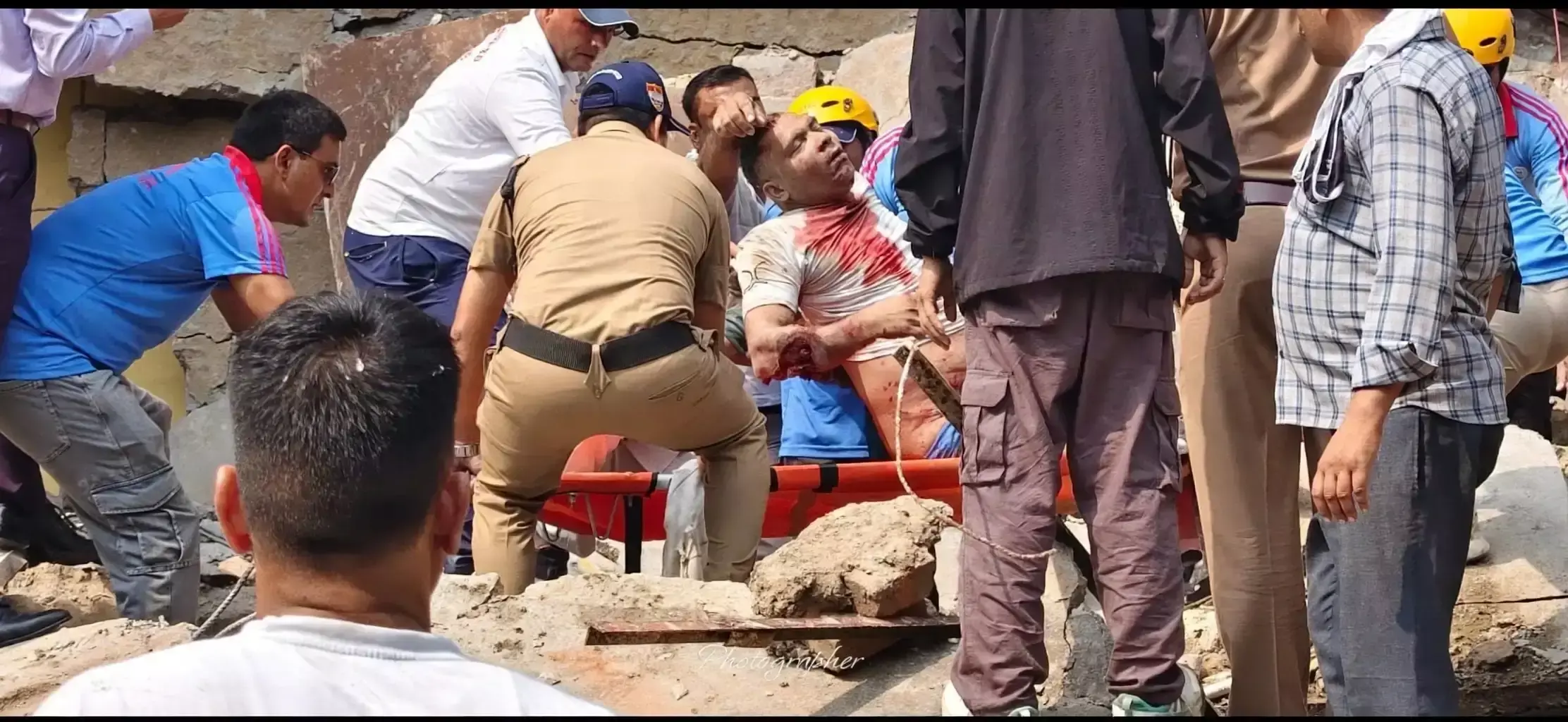 इमारत गिरने से घायल जवान की हालत बिगड़ी, मौत