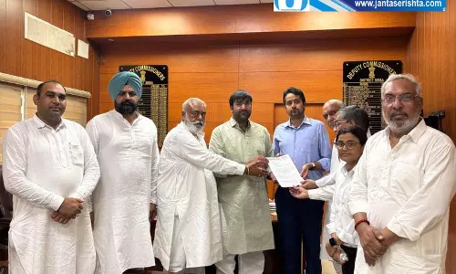 इनेलो ने उठाई किसानों की आवाज, राज्यपाल से की मुलाकात इनेलो ने उठाई किसानों की आवाज, राज्यपाल से की मुलाकात