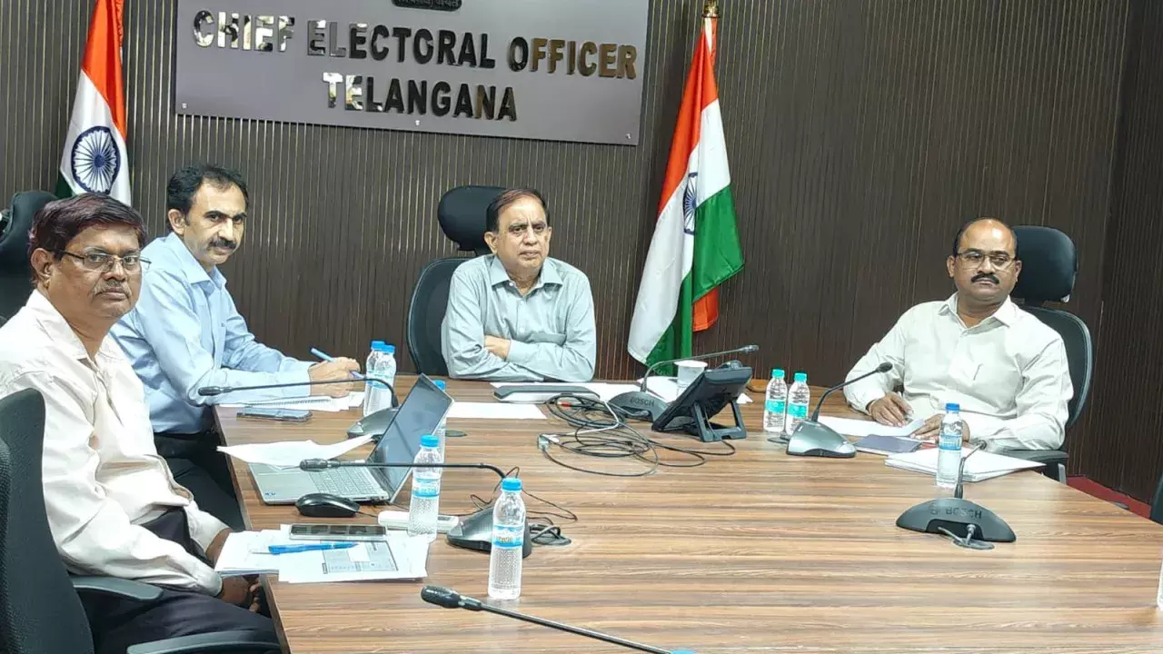 वोटर लिस्ट से नाम हटाने की साज़िश: दोषियों पर होगी कानूनी कार्रवाई वोटर लिस्ट से नाम हटाने की साज़िश: दोषियों पर होगी कानूनी कार्रवाई
