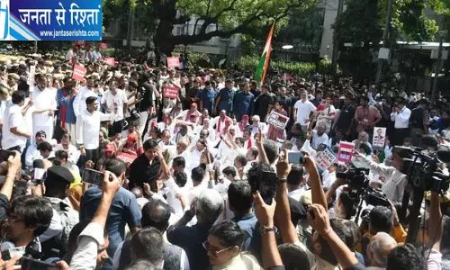 वोटर लिस्ट विवाद पर विपक्ष का चुनाव आयोग मार्च, राहुल-प्रियंका हिरासत में वोटर लिस्ट विवाद पर विपक्ष का चुनाव आयोग मार्च, राहुल-प्रियंका हिरासत में