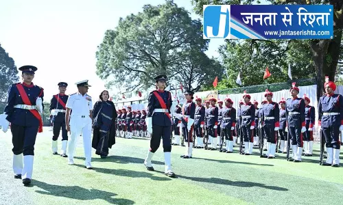 सनावर स्कूल में नौसेना प्रमुख ने युवाओं को किया प्रेरित सनावर स्कूल में नौसेना प्रमुख ने युवाओं को किया प्रेरित