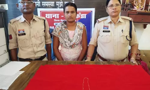 सूने मकान से सोने की चेन चोरी, पड़ोस की महिला गिरफ्तार सूने मकान से सोने की चेन चोरी, पड़ोस की महिला गिरफ्तार