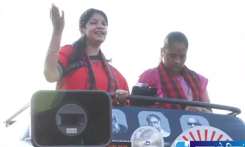 कनिमोझी ने कीला एराल फ्लाईओवर निर्माण का लिया जायजा कनिमोझी ने कीला एराल फ्लाईओवर निर्माण का लिया जायजा