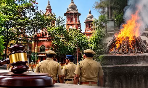 बिना सैंपल लिए शव जलाने पर हाई कोर्ट सख्त, पुलिस से 10 दिन में रिपोर्ट तलब बिना सैंपल लिए शव जलाने पर हाई कोर्ट सख्त, पुलिस से 10 दिन में रिपोर्ट तलब