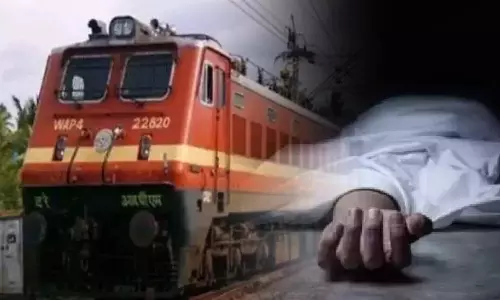 रेल हादसे में युवक की मौत से मचा हड़कंप रेल हादसे में युवक की मौत से मचा हड़कंप
