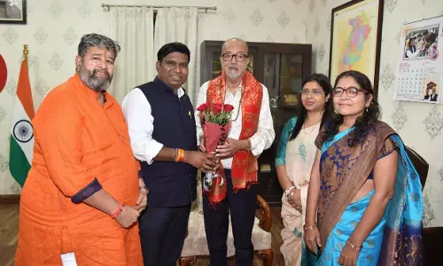 राज्यपाल रमेन डेका से कामधेनु विश्वविद्यालय के कार्य परिषद सदस्यों ने  की भेंट