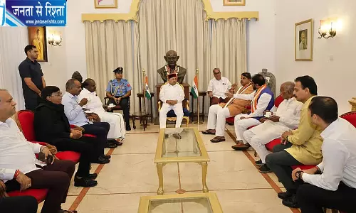 SIR विवाद पर राज्यपाल से मिला NDA प्रतिनिधिमंडल, फॉर्म-7 मामलों में हस्तक्षेप की मांग SIR विवाद पर राज्यपाल से मिला NDA प्रतिनिधिमंडल, फॉर्म-7 मामलों में हस्तक्षेप की मांग