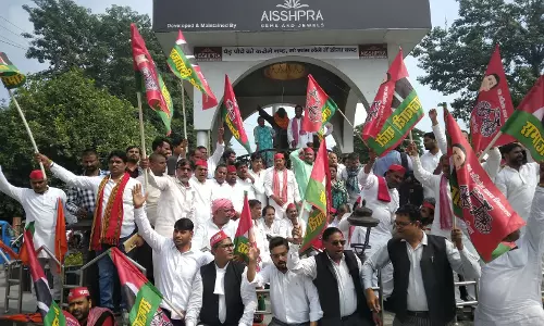 अखिलेश यादव की हिरासत के बाद यूपी में सपा का प्रदर्शन, लखनऊ से गोरखपुर तक सपा कार्यकर्ताओं ने किया विरोध
