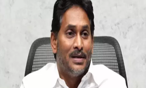 जल जीवन मिशन पर YSRCP का निशाना सरकार पर क्रेडिट लेने का आरोप जल जीवन मिशन पर YSRCP का निशाना सरकार पर क्रेडिट लेने का आरोप
