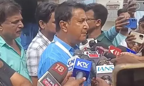 पश्चिम बंगाल उपचुनाव: कांग्रेस उम्मीदवार ने दिया धरना, रेजीनगर में दोबारा मतदान की मांग