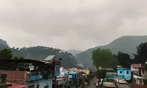 गरुड़-कपकोट के उच्च हिमालयी क्षेत्रों में तेज बारिश, धान और घास को लेकर किसानों की चिंता बढ़ी
