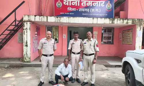 ऑपरेशन आघात में 10 लीटर महुआ शराब जब्त, आरोपी गिरफ्तार ऑपरेशन आघात में 10 लीटर महुआ शराब जब्त, आरोपी गिरफ्तार